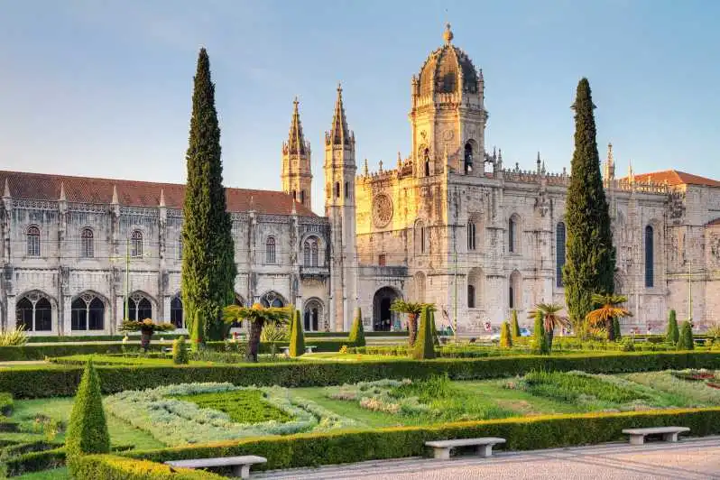 Monasterio de los Jerónimos - 10 mejores cosas que hacer en Lisboa