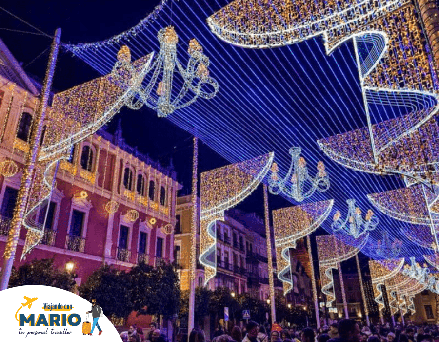 Calles de Sevilla adornadas con luces